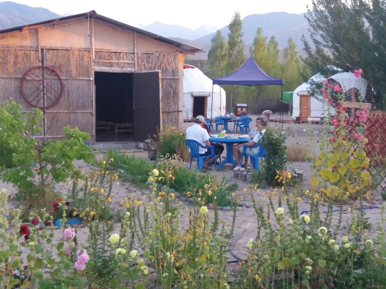 Yurt Camp Tosor Hotel Ngoại thất bức ảnh