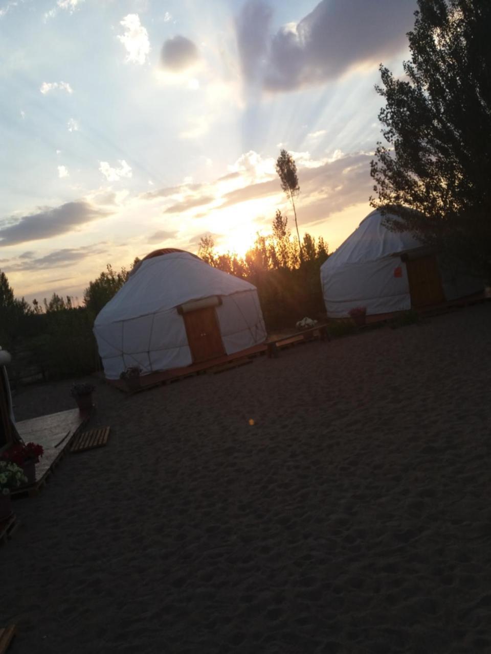 Yurt Camp Tosor Hotel Ngoại thất bức ảnh